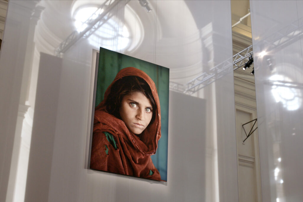 MCCURRY THE PURSUIT OF COLOR. The Afghan Girl Turin exhibition 2016